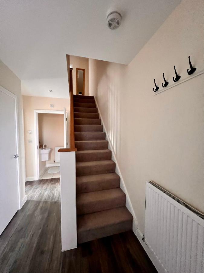 Spacious 2-Bedroom House With Free Parking Chatham  Exterior foto